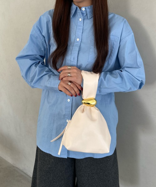 MYMOOD.（マイムード）の「ワンポイントパーツ ワンハンドルサイドファスナーハンドバッグ オケージョンバッグ 結婚式 お呼ばれ オケージョン（ハンドバッグ・レディース・ワインレッド/アイボリー/ブラック/ブラウン・FREE）」の2枚目の写真