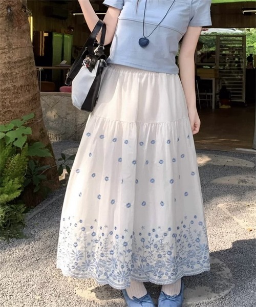 FREE STYLISTS(フリー スタイリスト)の「花刺繍ティアードスカート(スカート・レディース・ブラック/ブルー/ベージュ/ネイビー・FREE)」の22枚目の写真