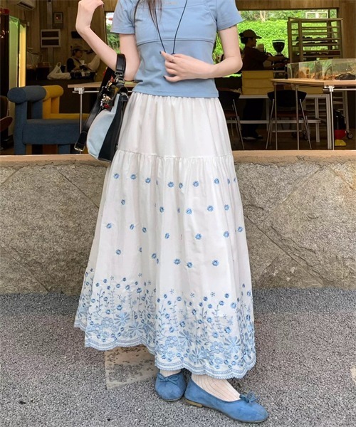FREE STYLISTS(フリー スタイリスト)の「花刺繍ティアードスカート(スカート・レディース・ブラック/ブルー/ベージュ/ネイビー・FREE)」の21枚目の写真
