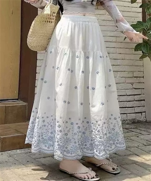 FREE STYLISTS(フリー スタイリスト)の「花刺繍ティアードスカート(スカート・レディース・ブラック/ブルー/ベージュ/ネイビー・FREE)」の18枚目の写真