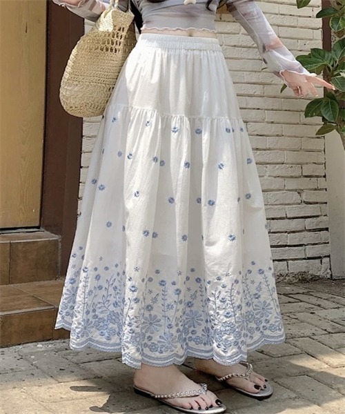 FREE STYLISTS(フリー スタイリスト)の「花刺繍ティアードスカート(スカート・レディース・ブラック/ブルー/ベージュ/ネイビー・FREE)」の14枚目の写真