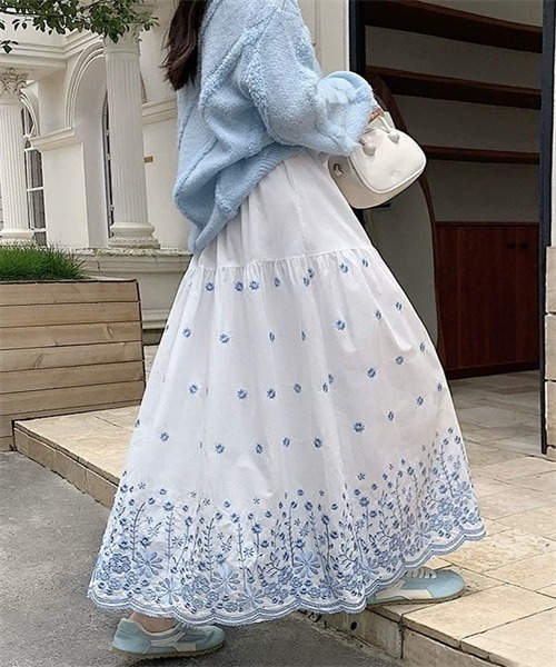 FREE STYLISTS(フリー スタイリスト)の「花刺繍ティアードスカート(スカート・レディース・ブラック/ブルー/ベージュ/ネイビー・FREE)」の9枚目の写真