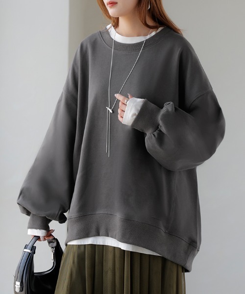 HUG.U(ハグユー)の「「カラバリ豊富」 ぽわん袖スウェット(スウェット・レディース・ベージュ/ダークグレー/ネイビー/オートミール/ダークブラウン/ライトグレー/ライトオリーブ/レッド/ホワイト/ブラック/ライトブルー/ライトピンク・FREE)」の4枚目の写真