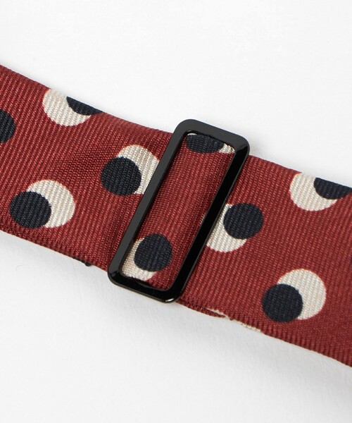 UNITED ARROWS（ユナイテッドアローズ）の「サークルプリント ボウタイ（蝶ネクタイ・メンズ・レッド/ネイビー・FREE）」の4枚目の写真