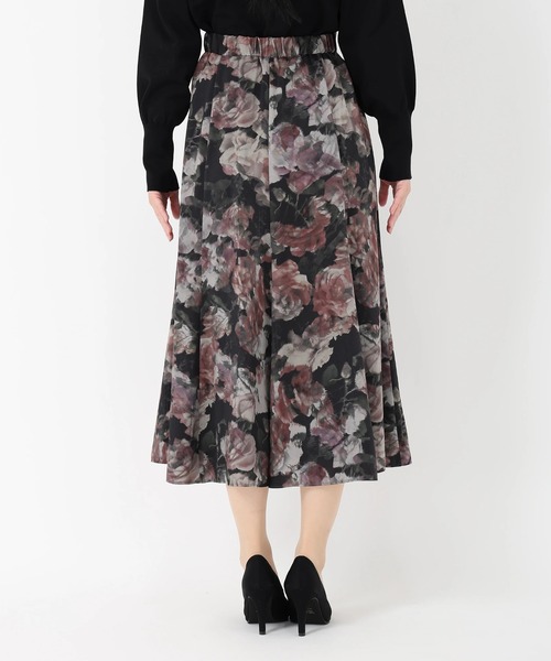 STRAWBERRY-FIELDS（ストロベリーフィールズ）の「ダークネスローズ_ナローシルエットプリントスカート（スカート・レディース・ブラック・1/2）」の5枚目の写真