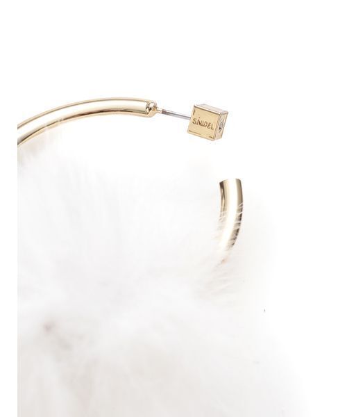 SNIDEL（スナイデル）の「ファーフープピアス（ピアス（両耳用）・レディース・ライトグレー/アイボリー/マルチ・F）」の6枚目の写真