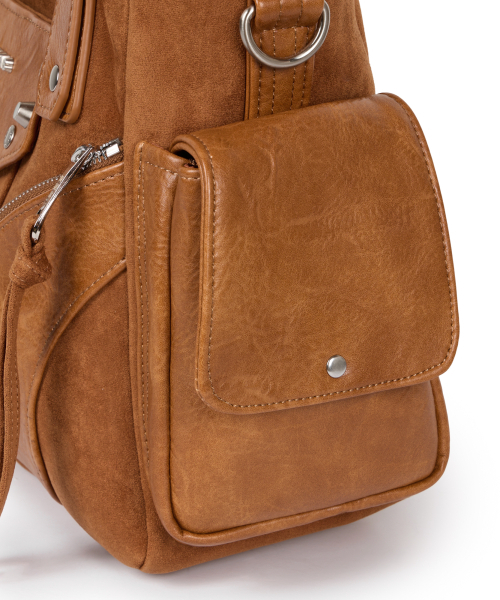 IUGAMAKARAS（イウガマカラス）の「Studded Suede Shoulder Bag (Camel)（ショルダーバッグ・レディース・その他・FREE）」の13枚目の写真