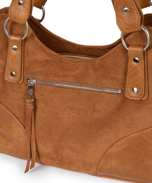 IUGAMAKARAS（イウガマカラス）の「Studded Suede Shoulder Bag (Camel)（ショルダーバッグ・レディース・その他・FREE）」の15枚目の写真
