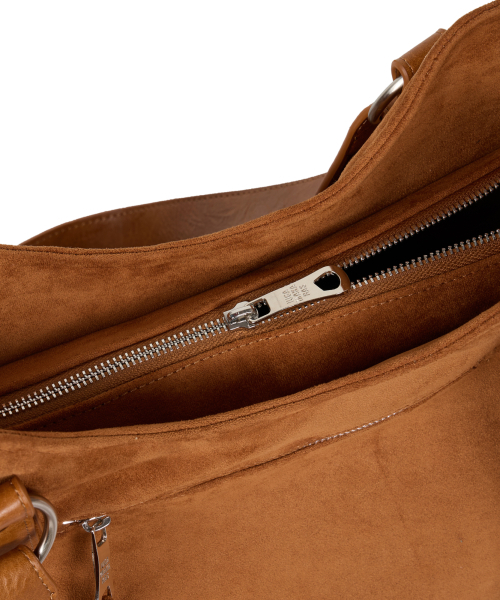 IUGAMAKARAS（イウガマカラス）の「Studded Suede Shoulder Bag (Camel)（ショルダーバッグ・レディース・その他・FREE）」の16枚目の写真