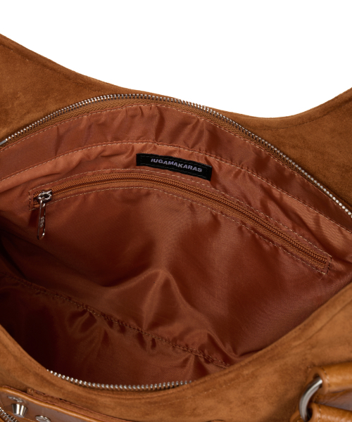 IUGAMAKARAS（イウガマカラス）の「Studded Suede Shoulder Bag (Camel)（ショルダーバッグ・レディース・その他・FREE）」の17枚目の写真