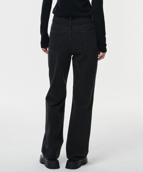 MUSINSA STANDARD WOMAN（ムシンサスタンダードウーマン）の「ウィメンズ裏起毛ストレートデニムパンツ[ウォッシュドブラック]（デニムパンツ・レディース・その他・30/24/25/26/27/28/29）」の10枚目の写真