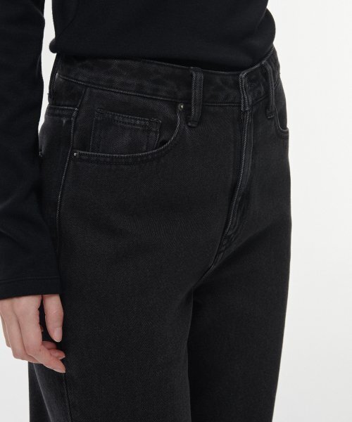 MUSINSA STANDARD WOMAN（ムシンサスタンダードウーマン）の「ウィメンズ裏起毛ストレートデニムパンツ[ウォッシュドブラック]（デニムパンツ・レディース・その他・30/24/25/26/27/28/29）」の8枚目の写真