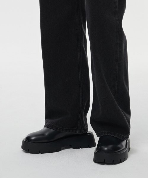 MUSINSA STANDARD WOMAN（ムシンサスタンダードウーマン）の「ウィメンズ裏起毛ストレートデニムパンツ[ウォッシュドブラック]（デニムパンツ・レディース・その他・30/24/25/26/27/28/29）」の6枚目の写真