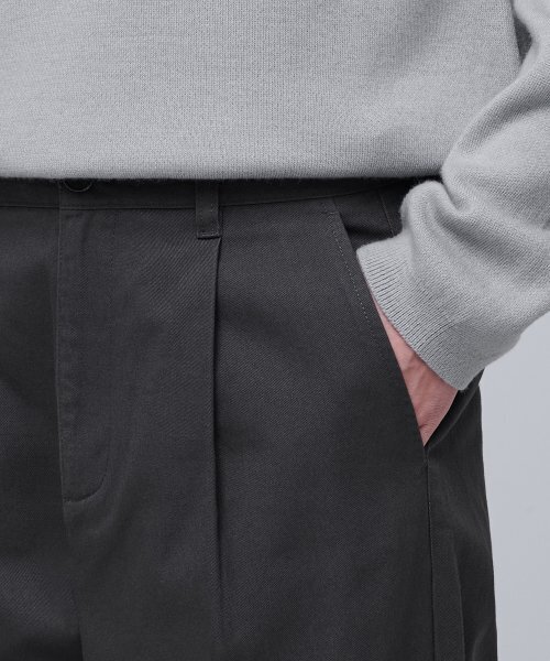 MUSINSA STANDARD（ムシンサスタンダード）の「ワンタックレギュラーフィットCcinoパンツ[ダークグレー]（その他パンツ・メンズ・その他・30/31/33/26/27/28/40/38/42/36/34/32/29）」の10枚目の写真