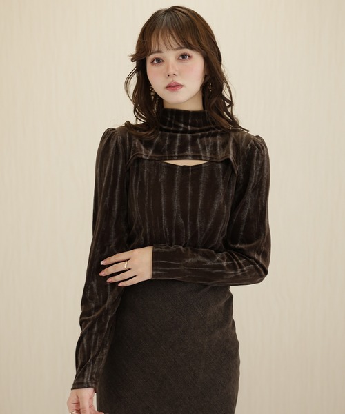 Lace Ladies(レースレディース)の「ベロア ニュアンス ストライプ オープンカット トップス(その他トップス・レディース・ブラック/モカ・FREE)」の2枚目の写真
