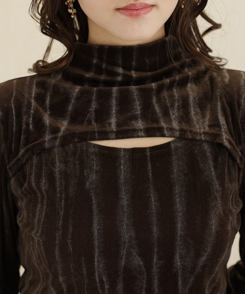 Lace Ladies(レースレディース)の「ベロア ニュアンス ストライプ オープンカット トップス(その他トップス・レディース・ブラック/モカ・FREE)」の7枚目の写真