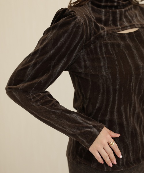 Lace Ladies(レースレディース)の「ベロア ニュアンス ストライプ オープンカット トップス(その他トップス・レディース・ブラック/モカ・FREE)」の8枚目の写真