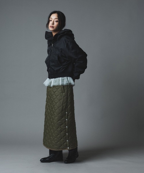 W:Huku(フーク)の「オニオン キルティング サイド スリット フレア スカート / Onion Quilted Side Slit Skirt(スカート・レディース・ブラック/ライトベージュ/カーキ・M/L)」の5枚目の写真
