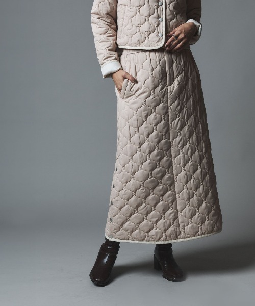 W:Huku(フーク)の「オニオン キルティング サイド スリット フレア スカート / Onion Quilted Side Slit Skirt(スカート・レディース・ブラック/ライトベージュ/カーキ・M/L)」の6枚目の写真