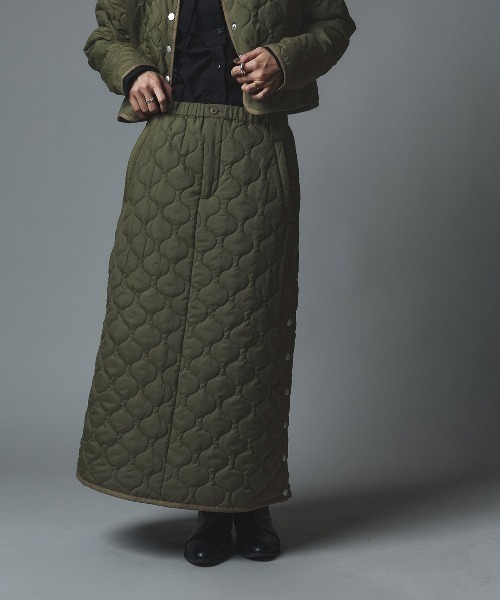 W:Huku(フーク)の「オニオン キルティング サイド スリット フレア スカート / Onion Quilted Side Slit Skirt(スカート・レディース・ブラック/ライトベージュ/カーキ・M/L)」の7枚目の写真