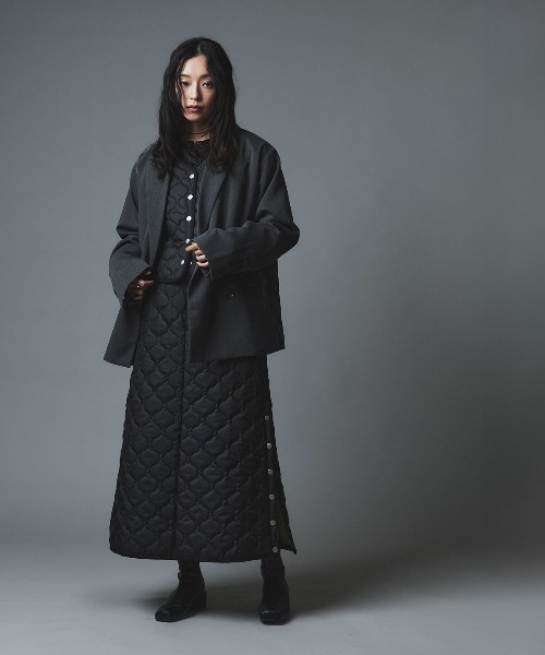 W:Huku(フーク)の「オニオン キルティング サイド スリット フレア スカート / Onion Quilted Side Slit Skirt(スカート・レディース・ブラック/ライトベージュ/カーキ・M/L)」の8枚目の写真