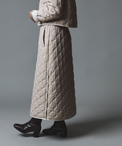 W:Huku(フーク)の「オニオン キルティング サイド スリット フレア スカート / Onion Quilted Side Slit Skirt(スカート・レディース・ブラック/ライトベージュ/カーキ・M/L)」の10枚目の写真