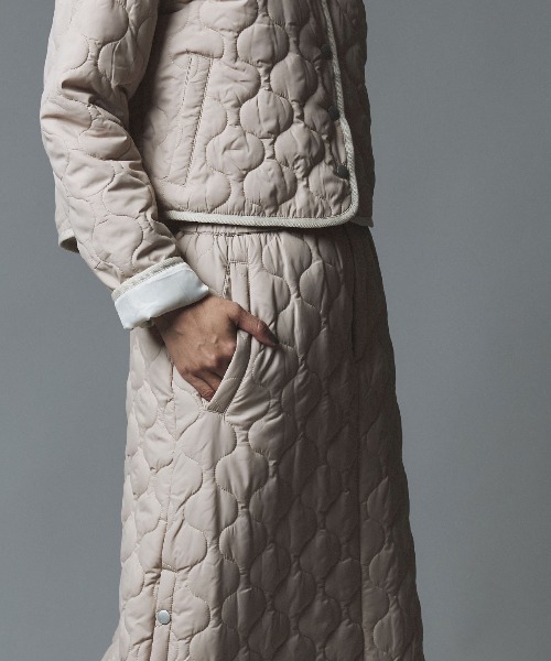 W:Huku(フーク)の「オニオン キルティング サイド スリット フレア スカート / Onion Quilted Side Slit Skirt(スカート・レディース・ブラック/ライトベージュ/カーキ・M/L)」の21枚目の写真
