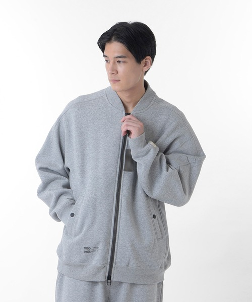 NEW BALANCE(ニューバランス)の「1000 フライトジャケットレギュラーフィット(ブルゾン・メンズ・ブラック/グレー・SMALL/MEDIUM/LARGE/X-LARGE)」の2枚目の写真