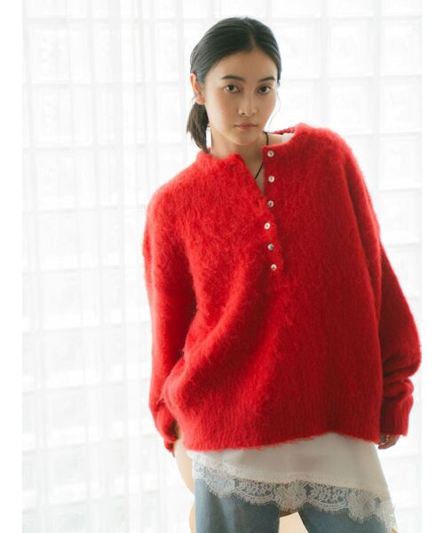 Ungrid(アングリッド)の「ヘンリーネック起毛ルーズニット(ニット/セーター・レディース・オフホワイト/チャコールグレー/イエロー/レッド/ピンク・FREE)」の6枚目の写真