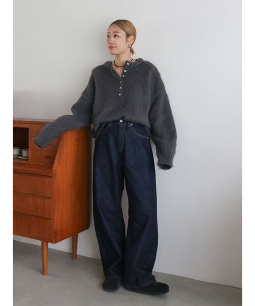 Ungrid(アングリッド)の「ヘンリーネック起毛ルーズニット(ニット/セーター・レディース・オフホワイト/チャコールグレー/イエロー/レッド/ピンク・FREE)」の15枚目の写真