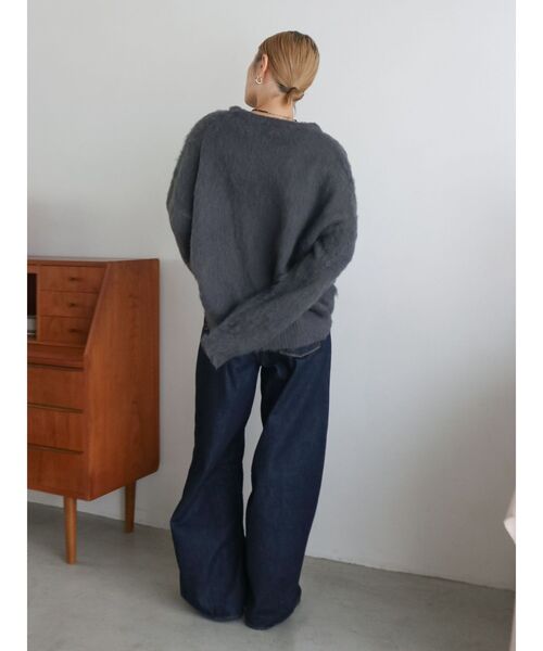 Ungrid(アングリッド)の「ヘンリーネック起毛ルーズニット(ニット/セーター・レディース・オフホワイト/チャコールグレー/イエロー/レッド/ピンク・FREE)」の17枚目の写真