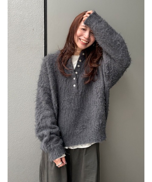 Ungrid(アングリッド)の「ヘンリーネック起毛ルーズニット(ニット/セーター・レディース・オフホワイト/チャコールグレー/イエロー/レッド/ピンク・FREE)」の2枚目の写真