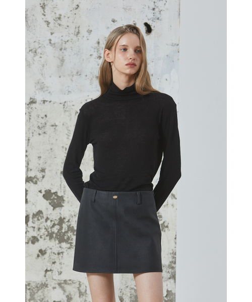 ANOETIC(アノエティック)の「GOLD LOGO MINI SKIRT_BLACK(スカート・レディース・ブラック・MEDIUM/SMALL)」の4枚目の写真