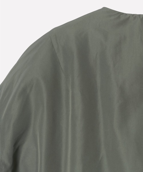 YDOT（ワイドット）の「【YDOT】COLLARLESS BOMBER DOWN JACKET（ダウンジャケット/コート・メンズ・セージグリーン/ブラック・M/L）」の20枚目の写真