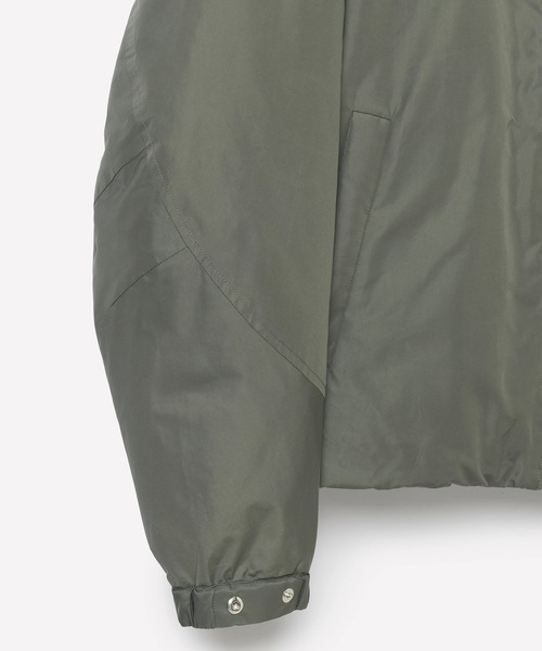 YDOT（ワイドット）の「【YDOT】COLLARLESS BOMBER DOWN JACKET（ダウンジャケット/コート・メンズ・セージグリーン/ブラック・M/L）」の22枚目の写真