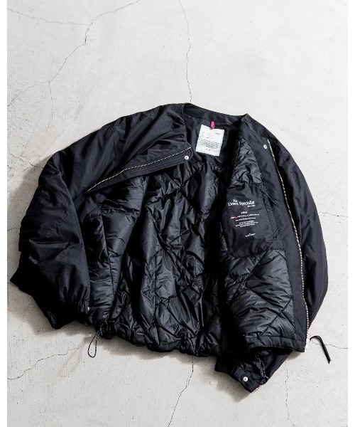 YDOT（ワイドット）の「【YDOT】COLLARLESS BOMBER DOWN JACKET（ダウンジャケット/コート・メンズ・セージグリーン/ブラック・M/L）」の11枚目の写真