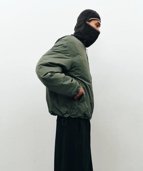 YDOT（ワイドット）の「【YDOT】COLLARLESS BOMBER DOWN JACKET（ダウンジャケット/コート・メンズ・セージグリーン/ブラック・M/L）」の15枚目の写真