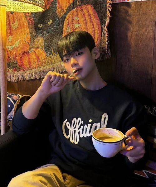 KANEITEI(カネイテイ)の「OFFICIAL LETTERING EMBROIDERED CREWNECK (NAVY)(スウェット・レディース・ネイビー・MEDIUM/LARGE/X-LARGE)」の21枚目の写真