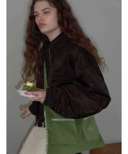 MAISON CREME(メゾンクレム)の「Grande Collage Bag _ Corduroy Matcha(メッセンジャーバッグ・レディース・その他・FREE)」の2枚目の写真
