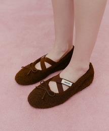 MARITHE + FRANCOIS GIRBAUD（マリテフランソワジルボー）の「W CROSS BANDING SHEARING FLAT SHOES（バレエシューズ）」