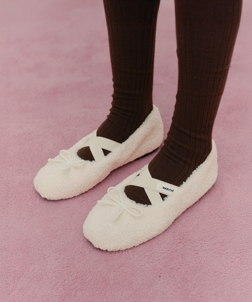 MARITHE + FRANCOIS GIRBAUD(マリテフランソワジルボー)の「W CROSS BANDING SHEARING FLAT SHOES(バレエシューズ・レディース・ブラウン/アイボリー/Black・25cm/24cm/23cm)」の1枚目の写真