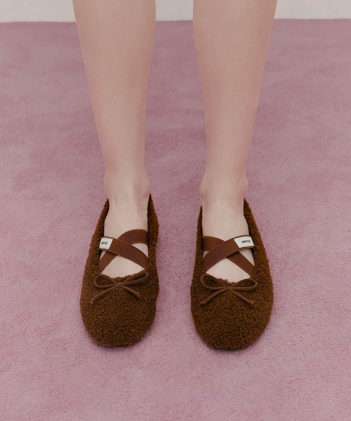 MARITHE + FRANCOIS GIRBAUD(マリテフランソワジルボー)の「W CROSS BANDING SHEARING FLAT SHOES(バレエシューズ・レディース・ブラウン/アイボリー/Black・25cm/24cm/23cm)」の11枚目の写真
