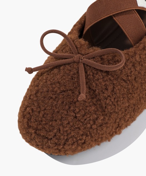 MARITHE + FRANCOIS GIRBAUD(マリテフランソワジルボー)の「W CROSS BANDING SHEARING FLAT SHOES(バレエシューズ・レディース・ブラウン/アイボリー/Black・25cm/24cm/23cm)」の15枚目の写真