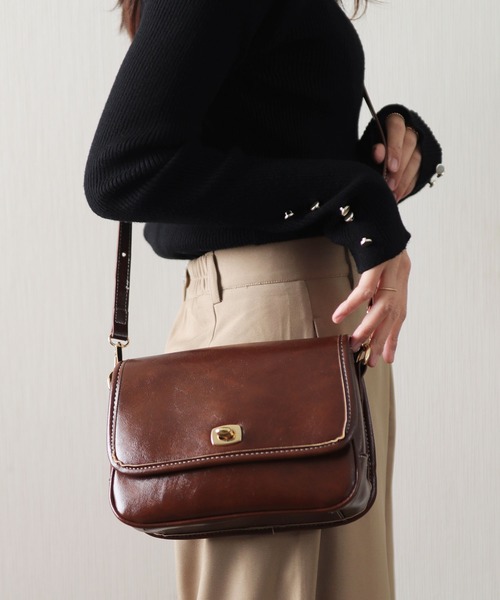 florist（フローリスト）の「2WAY レザータッチターンロックフラップショルダーバッグ/ハンドバッグ（ショルダーバッグ・レディース・ブラック/ブラウン/ワインレッド・FREE）」の2枚目の写真