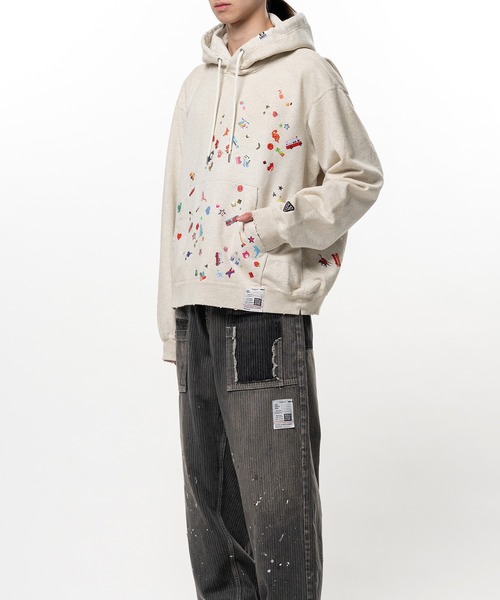 Maison MIHARA YASUHIRO（メゾンミハラヤスヒロ）の「Kids Sticker Printed Hoodie（スウェット・レディース・ホワイト/ブラック・38/36）」の4枚目の写真