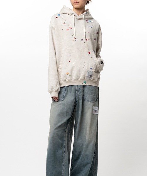 Maison MIHARA YASUHIRO(メゾンミハラヤスヒロ)の「Kids Sticker Printed Hoodie(スウェット・レディース・ホワイト/ブラック・38/36/40)」の5枚目の写真