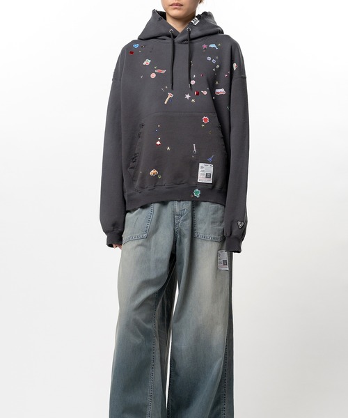 Maison MIHARA YASUHIRO(メゾンミハラヤスヒロ)の「Kids Sticker Printed Hoodie(スウェット・レディース・ホワイト/ブラック・38/36/40)」の13枚目の写真
