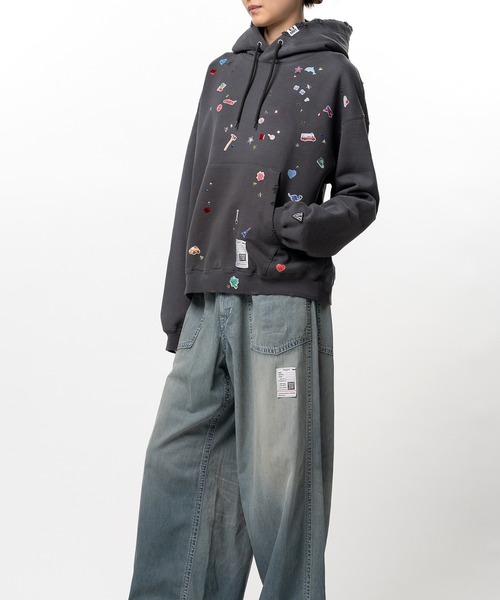 Maison MIHARA YASUHIRO(メゾンミハラヤスヒロ)の「Kids Sticker Printed Hoodie(スウェット・レディース・ホワイト/ブラック・38/36/40)」の14枚目の写真