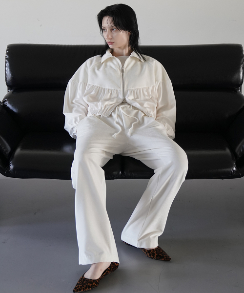 320SHOWROOM（320ショールーム）の「Velvet Yoke Satin Shirring Zip-Up Ivory（ナイロンジャケット・レディース・アイボリー・FREE）」の3枚目の写真