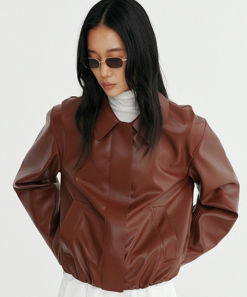 Bie(ビエ)の「ウエストギャザーシンセティックショートジャケット(ブルゾン・レディース・ブラック/ブラウン・M/S/L)」の16枚目の写真